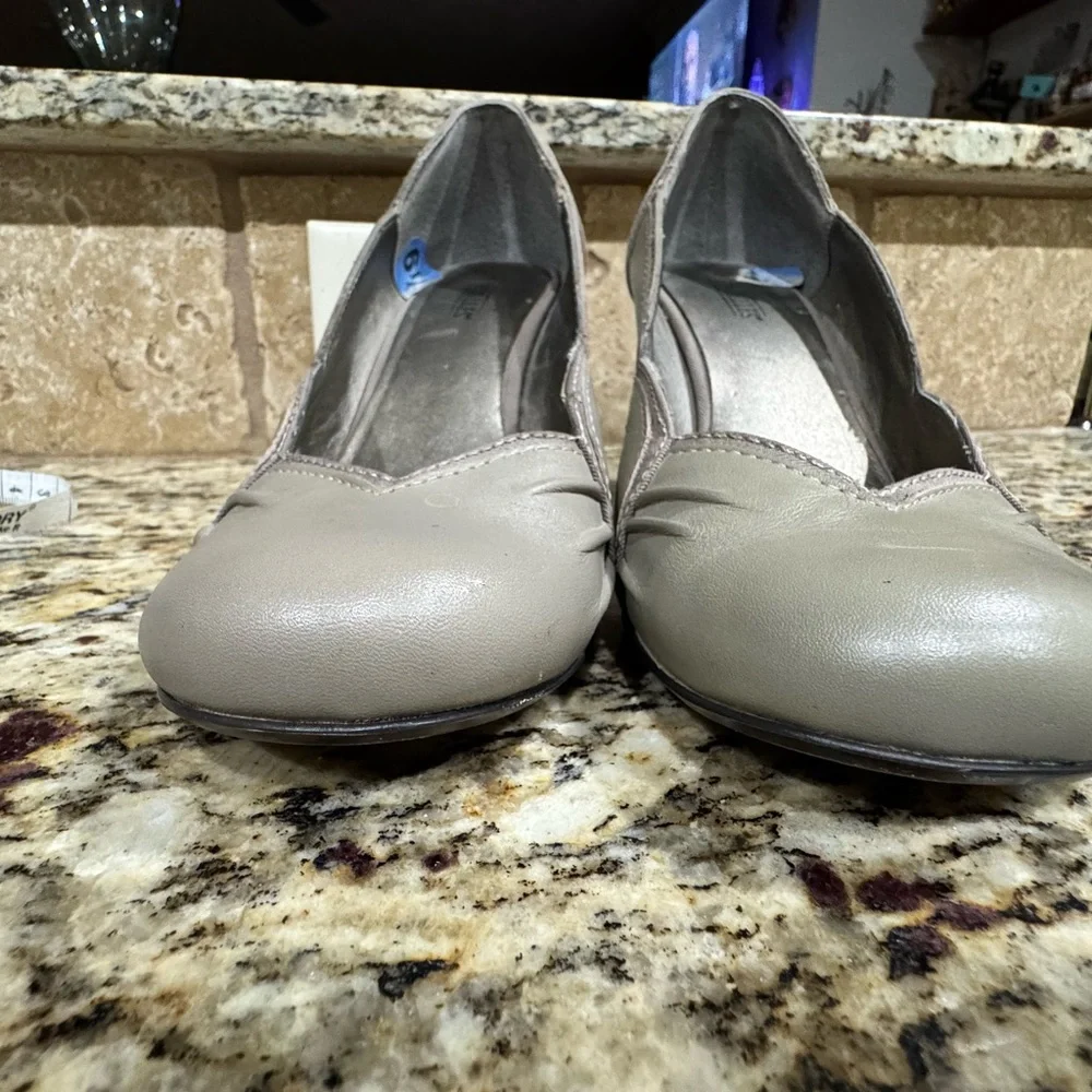 Seychelles Gray 3” Leather Wedge 6.5 Heels